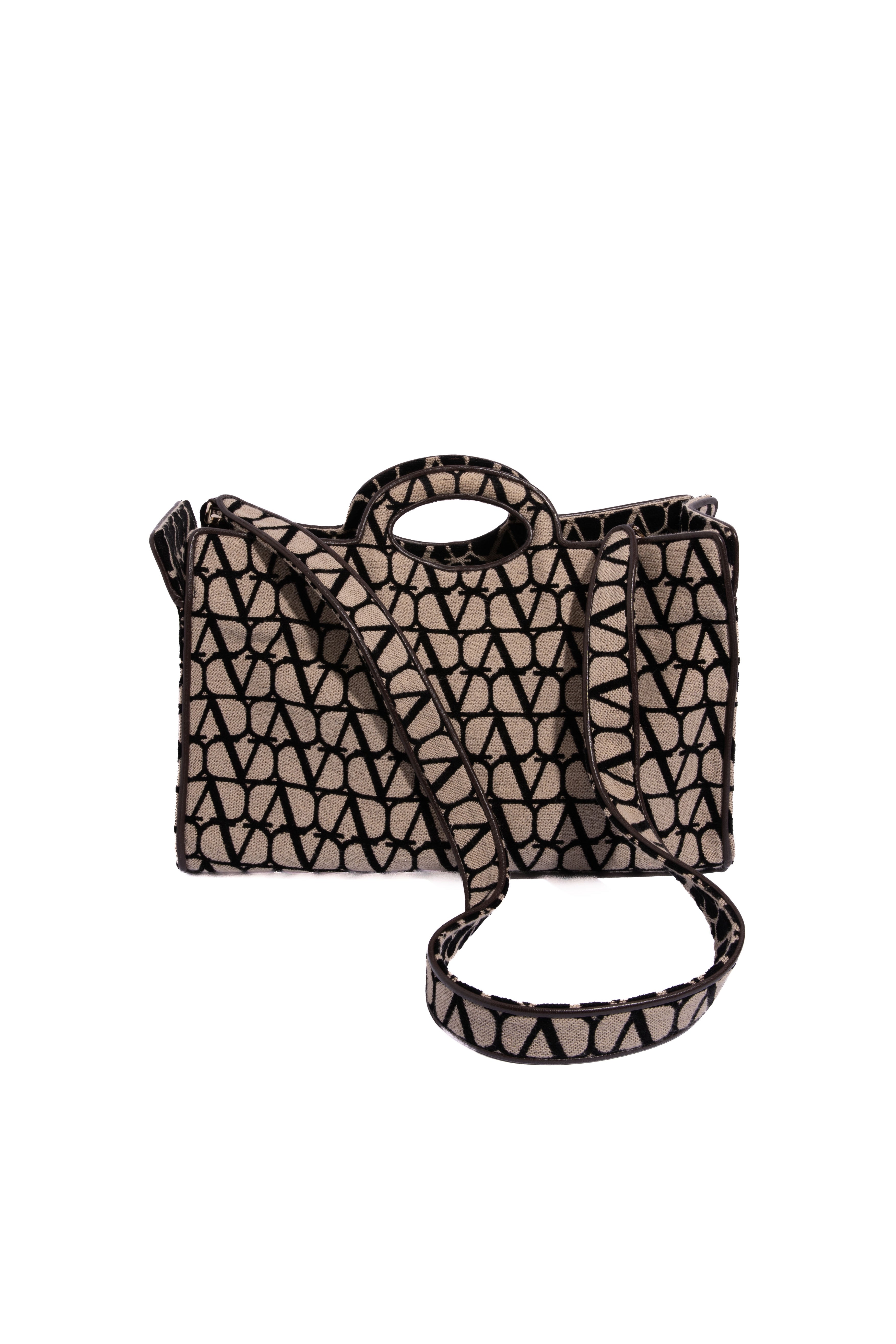 VALENTINO GARAVANI 2022 Cream/Black 'Le Troisieme' VLogo Large Tote