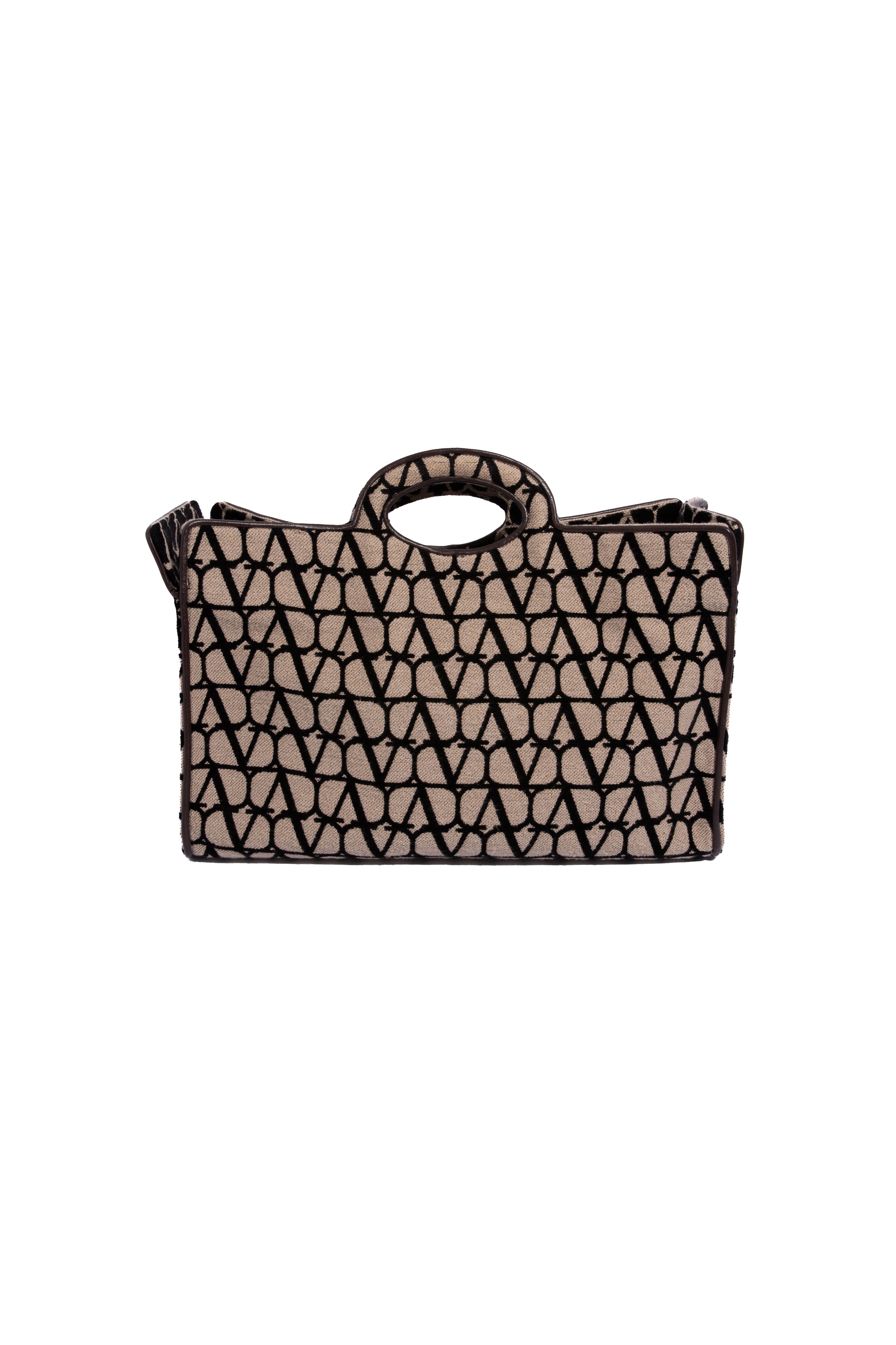 VALENTINO GARAVANI 2022 Cream/Black 'Le Troisieme' VLogo Large Tote