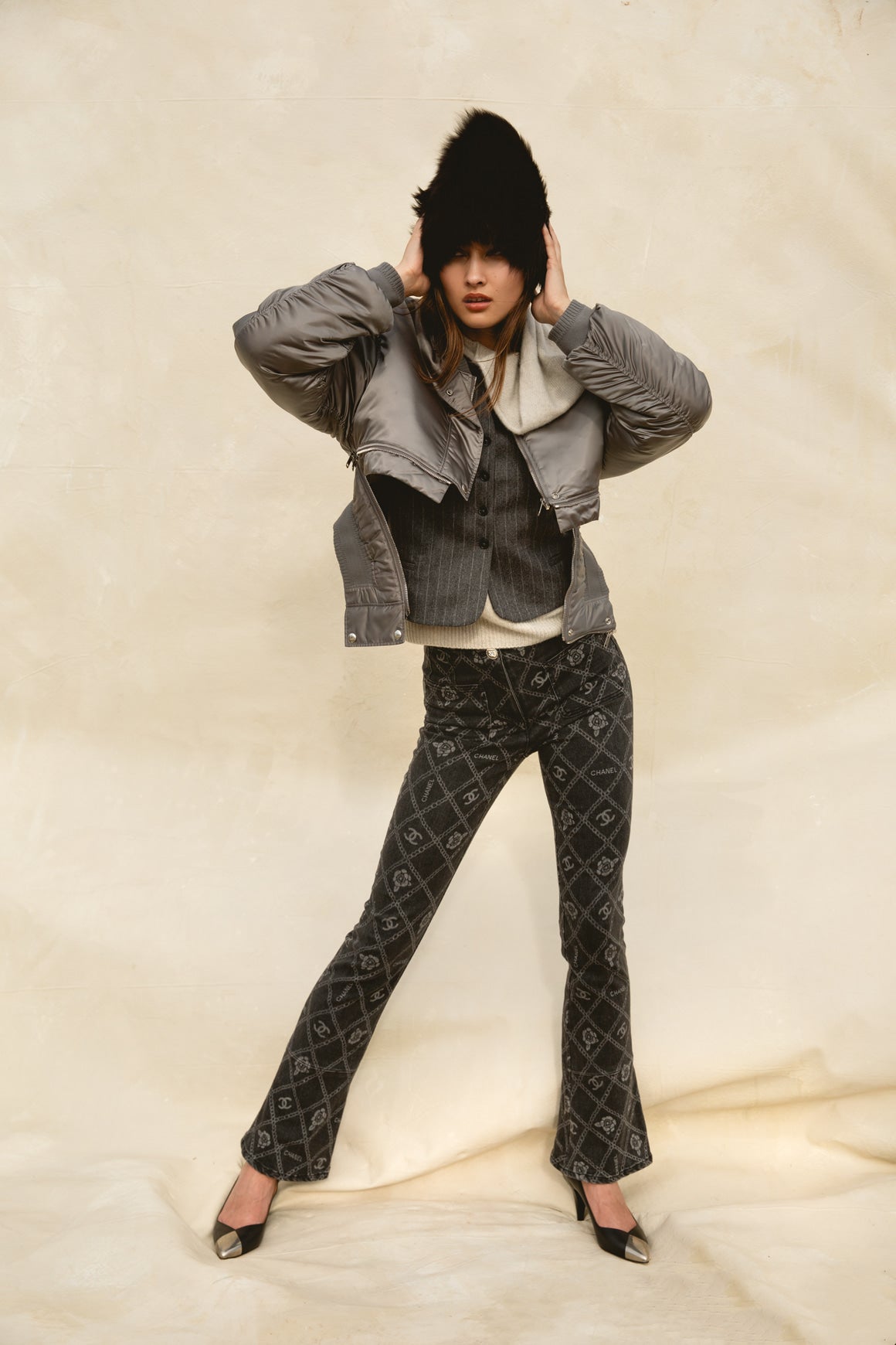 CHANEL Charcoal CC & Chain Print Kick Flare Jeans (Sz. 36/4)