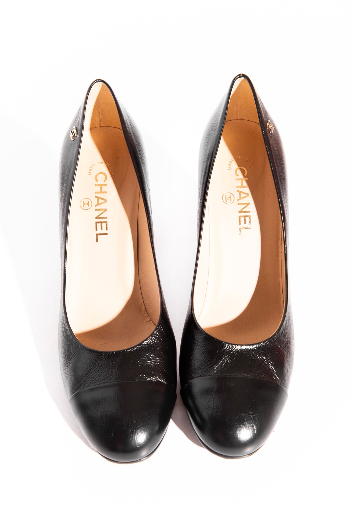 CHANEL Black Leather Toe Cap Gold Detailed Pump (Sz.41)