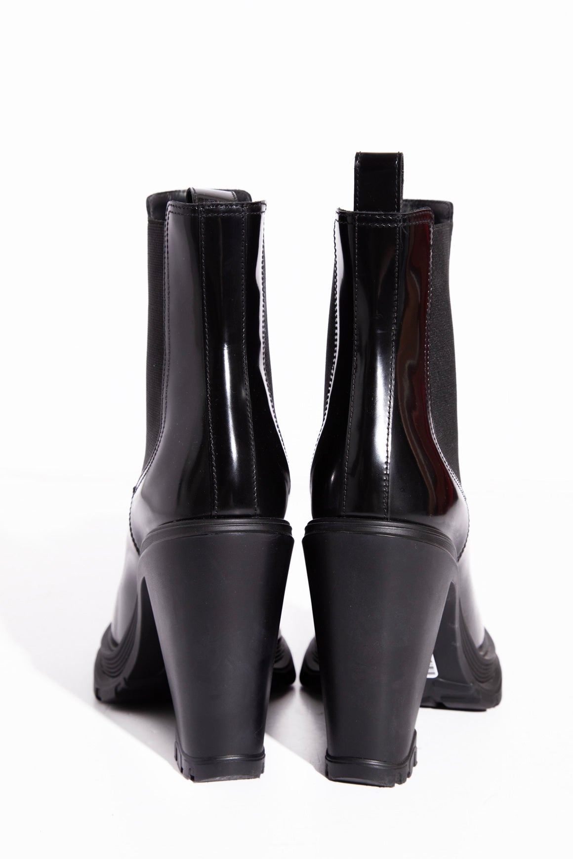 ALEXANDER MCQUEEN Patent Heeled Chelsea Boot (Sz.38)