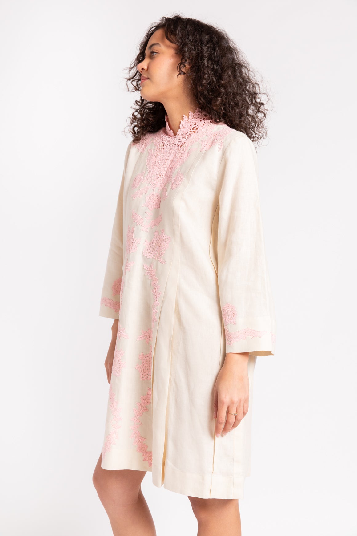GUCCI Cream & Pink Lace Linen Kaftan Mini Dress