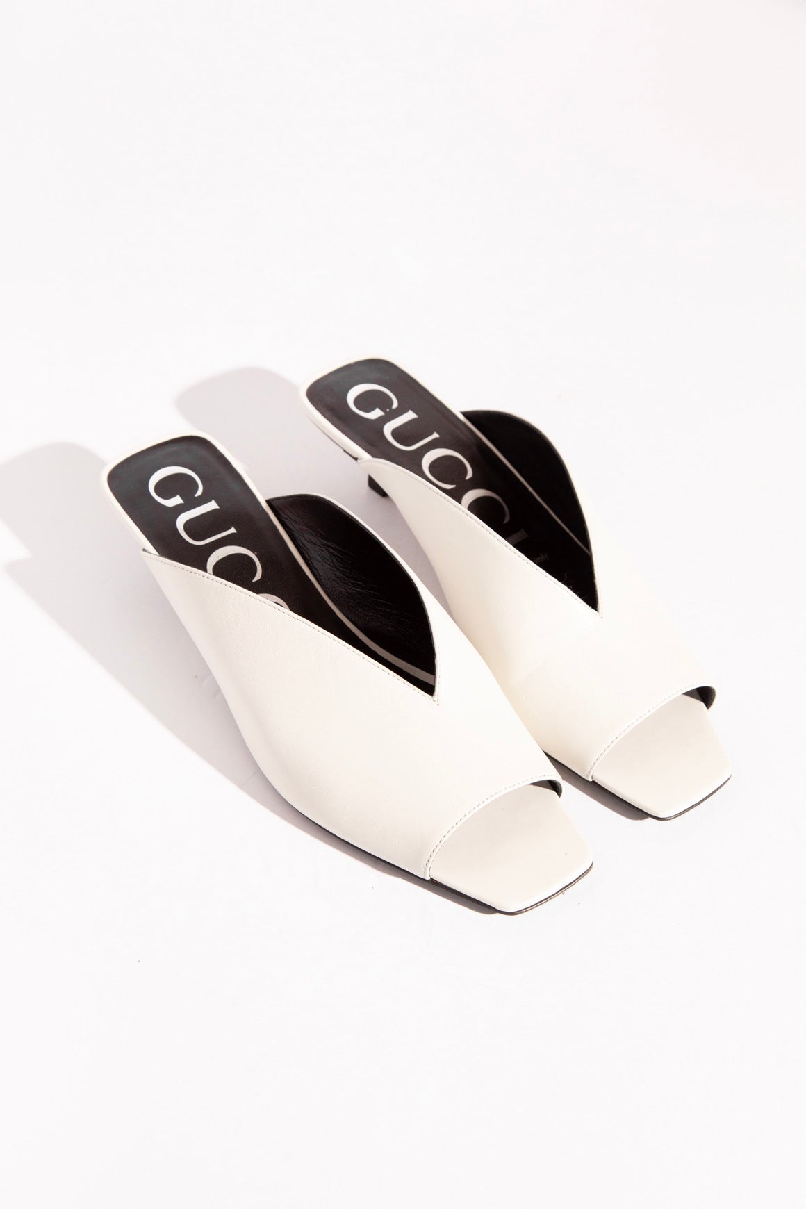 GUCCI White V Vamp Kitten Heel Mules (Sz. 37.5)
