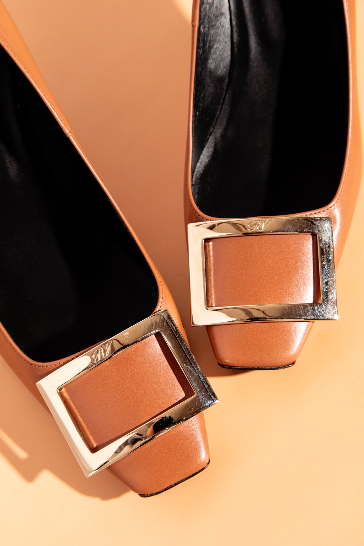 ROGER VIVIER Brown Gold Buckle Pumps (Sz.38.5)