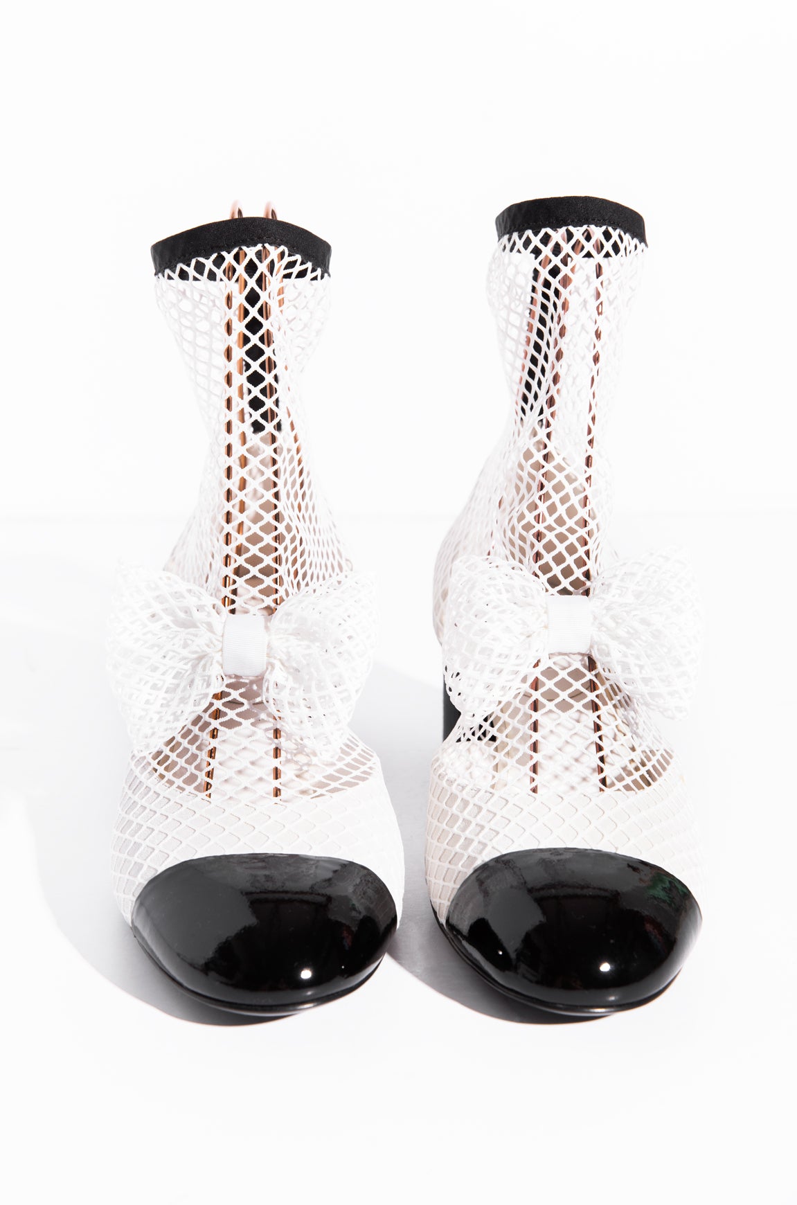 CHANEL White & Black "Resille 90mm" Mary Janes (Sz. 41)