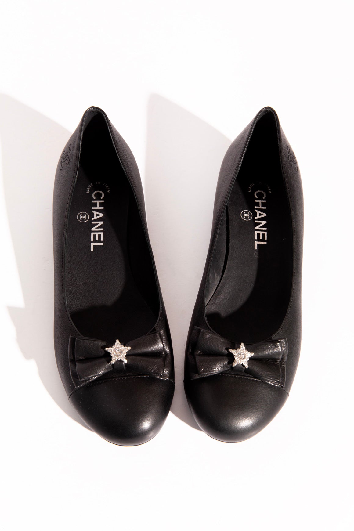 CHANEL Black Crystal Bow Detail Ballet Flats (Sz. 38.5)