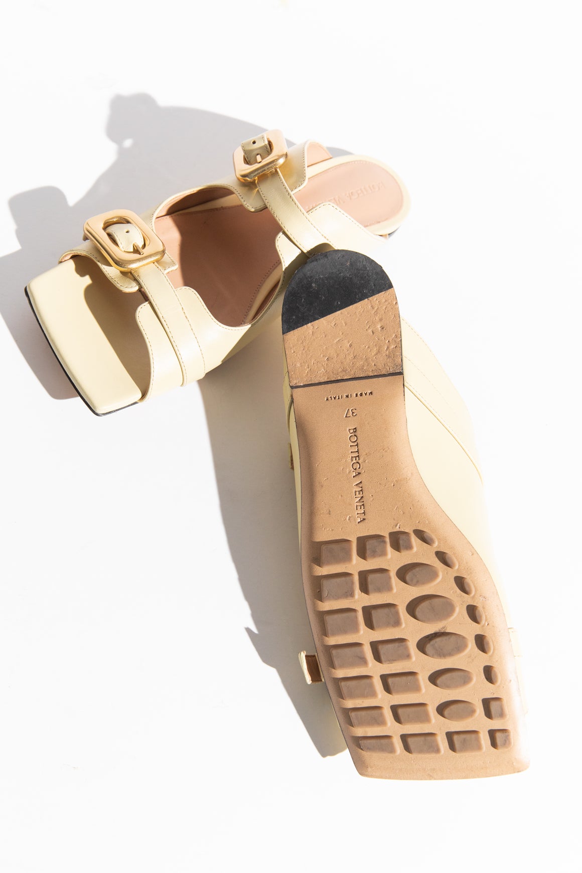 BOTTEGA VENETA Cream Leather Buckle Strap Sandals (Sz. 37)