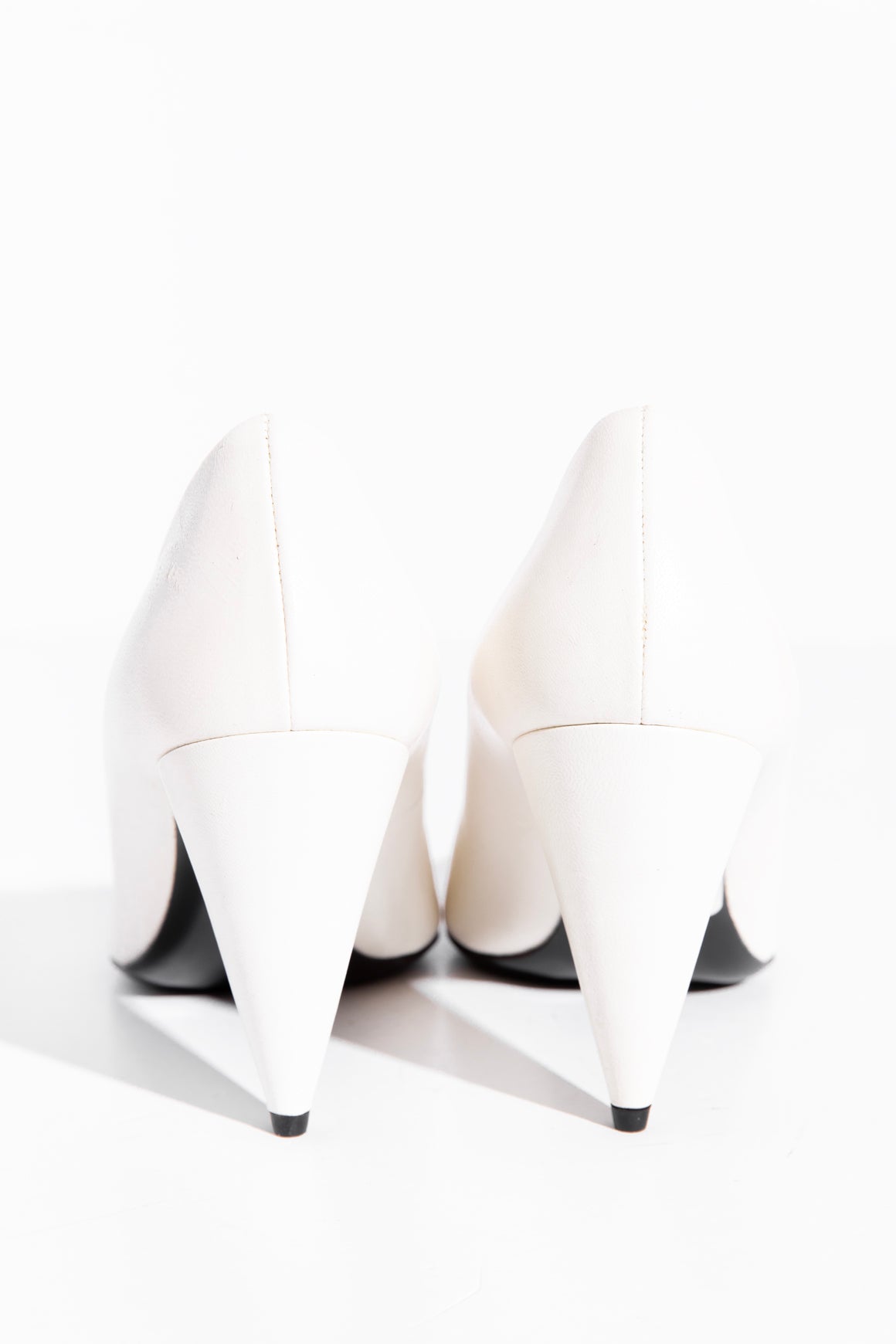 THE ROW White Leather Pointed Toe Pumps (Sz. 38)