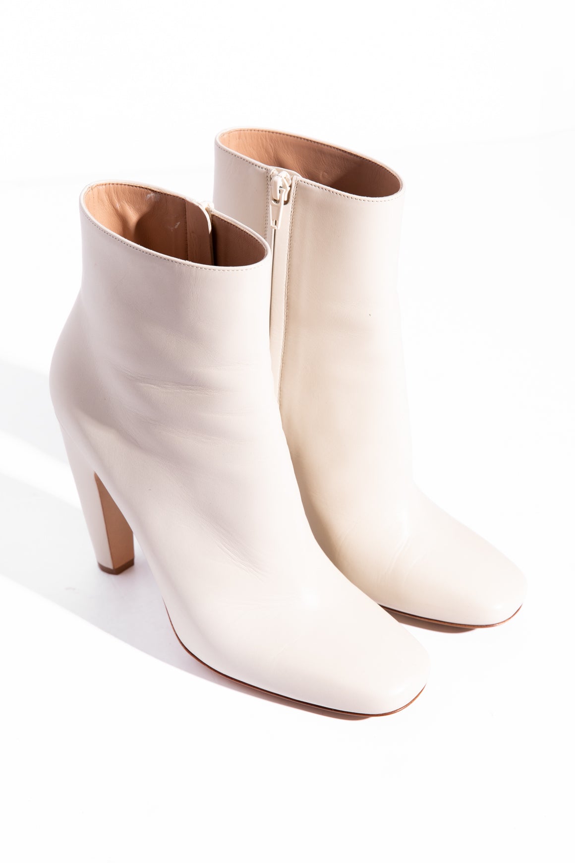 BOTTEGA VENETA Cream Leather Ankle Boots (Sz. 41) | MOSS Consignment