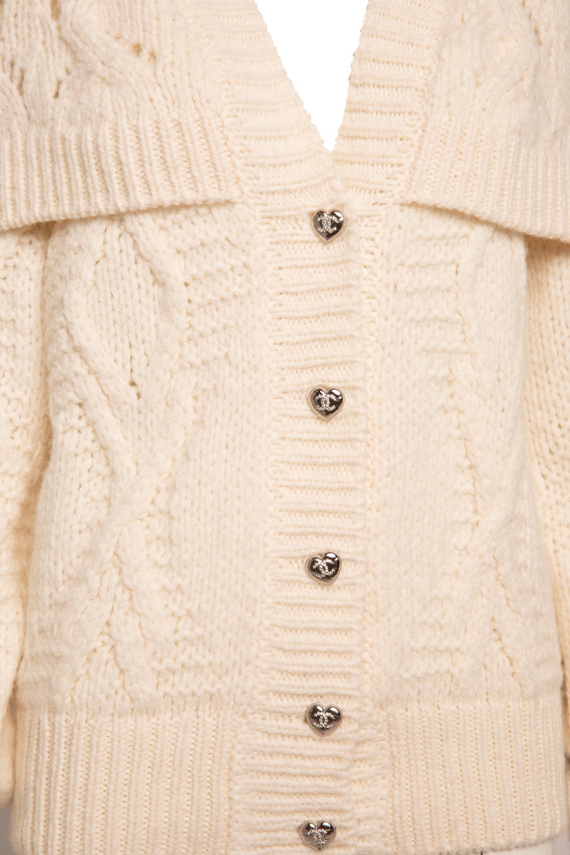 CHANEL Cream Fold-over Heart Button Cardigan (Sz.38/2)