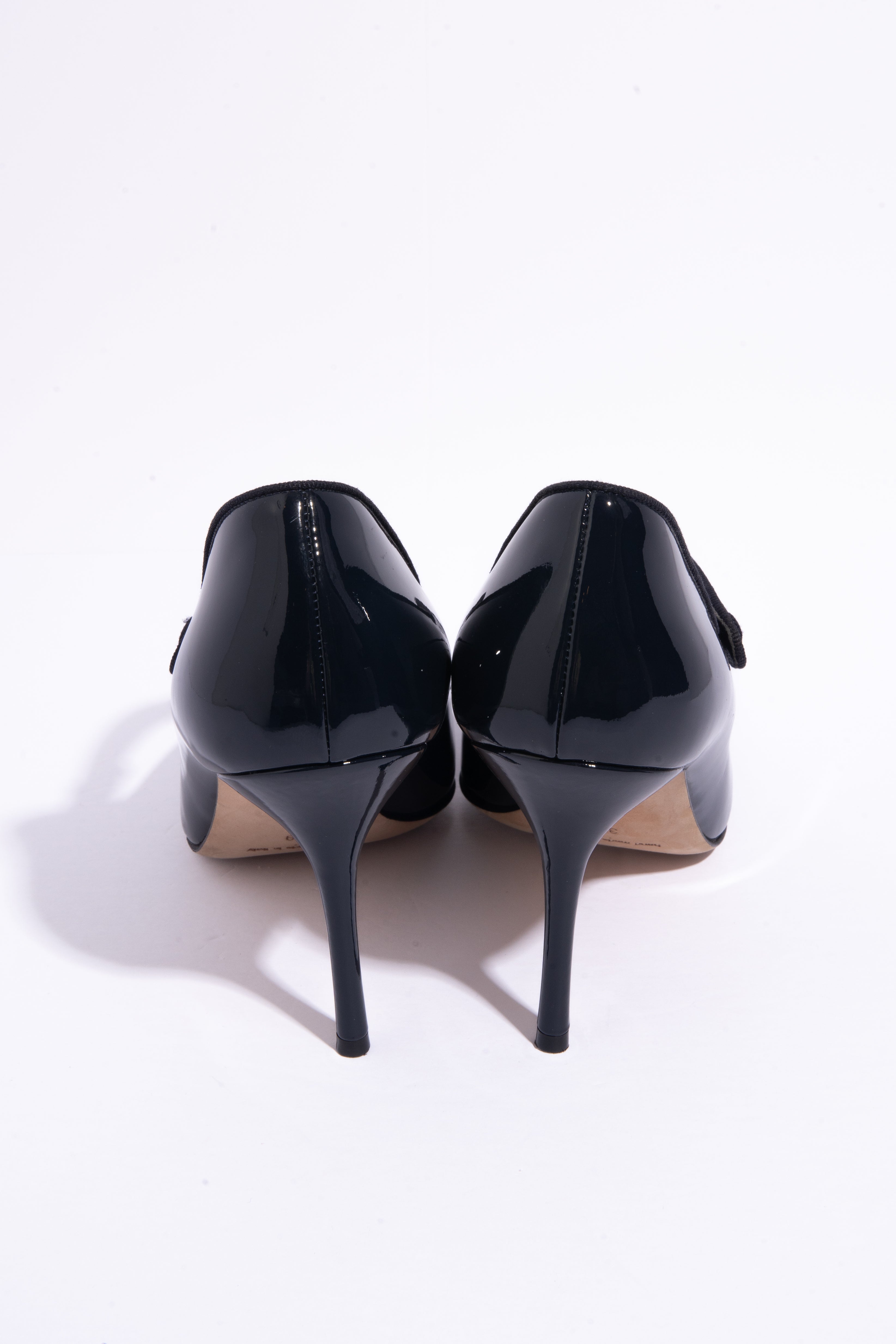 MANOLO BLAHNIK Navy Patent Mary Jane Pumps (Sz. 39)