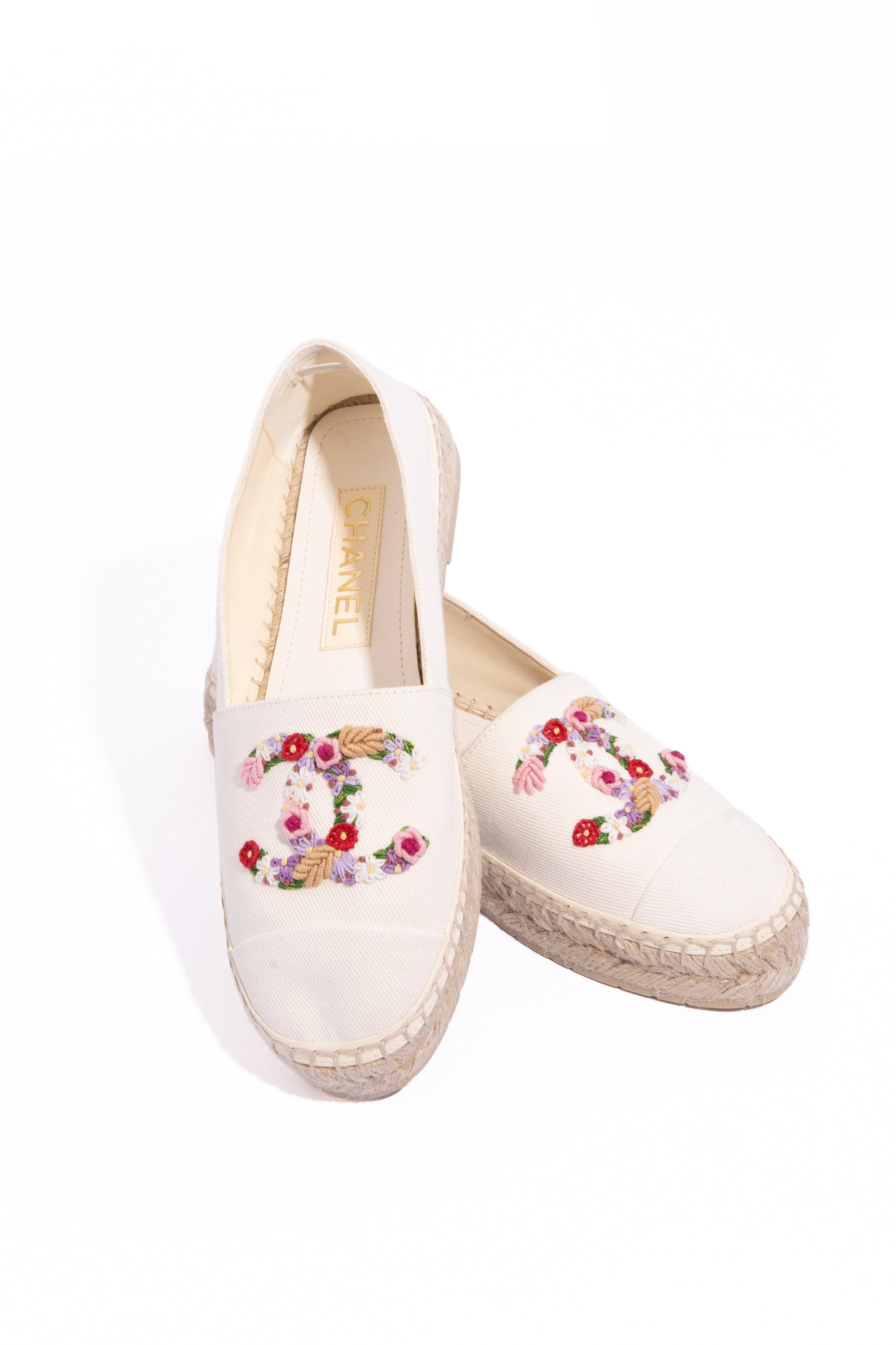 CHANEL Cream Floral CC Woven Espadrille Loafers (Sz. 39)