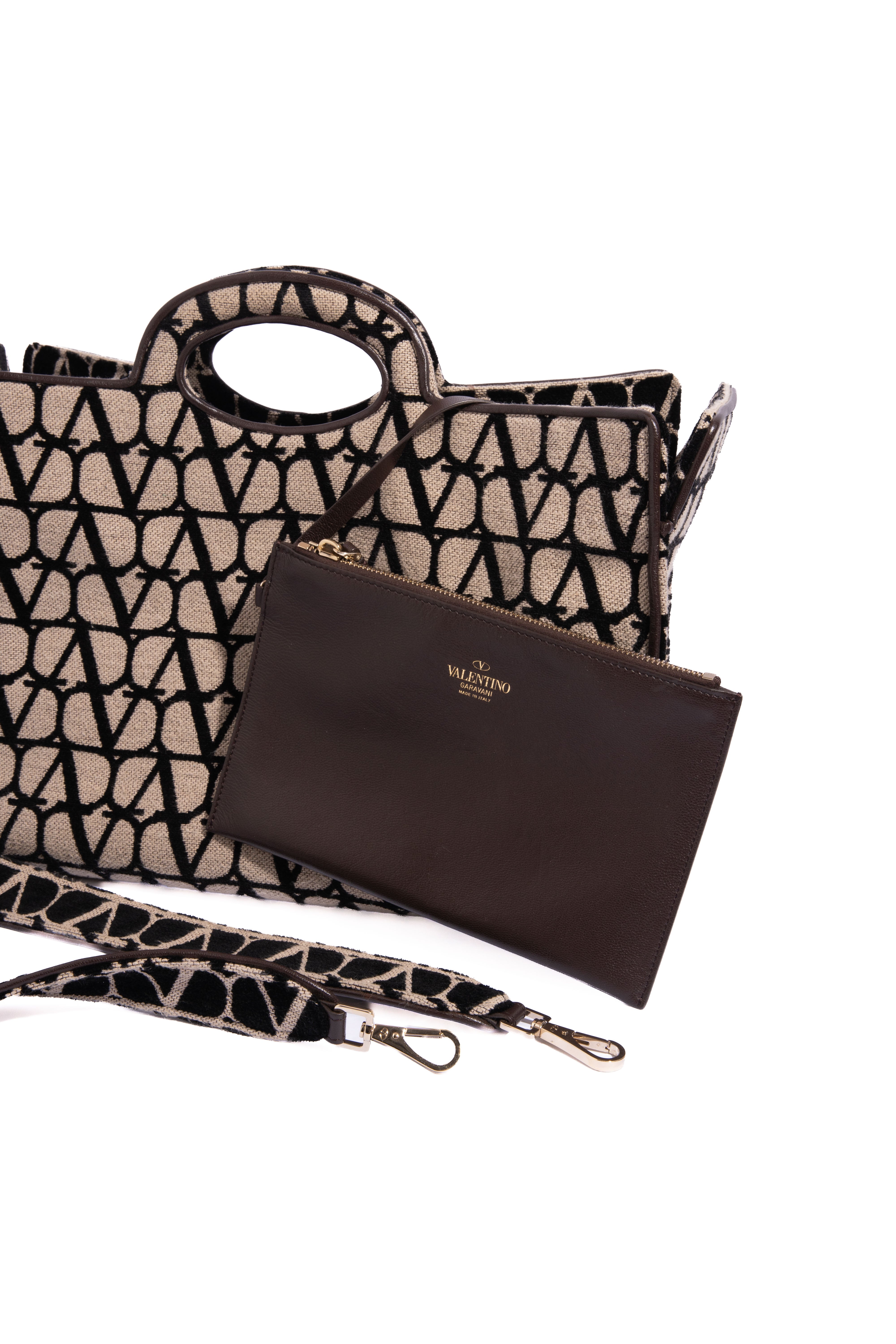 VALENTINO GARAVANI 2022 Cream/Black 'Le Troisieme' VLogo Large Tote