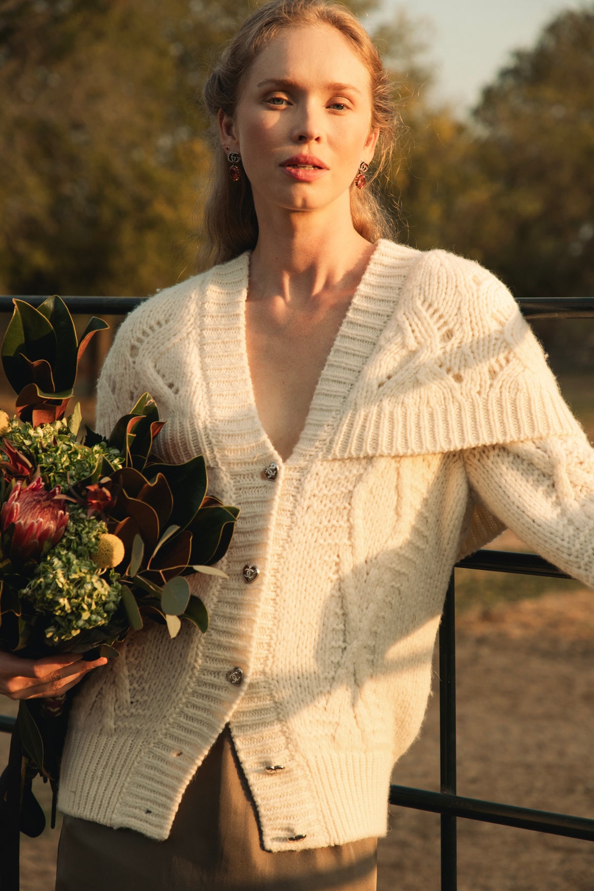 CHANEL Cream Fold-over Heart Button Cardigan (Sz.38/2)