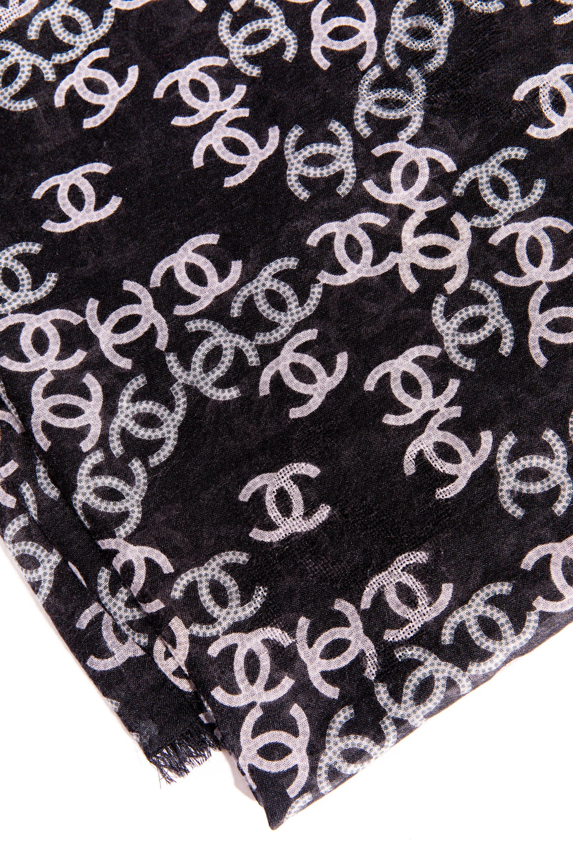 CHANEL Blk CC Logo Large Thin Knit Cashmere Scarf | MOSS Consignment