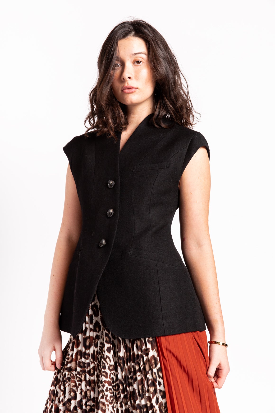 AKIRANAKA Black Cap Sleeve Vest