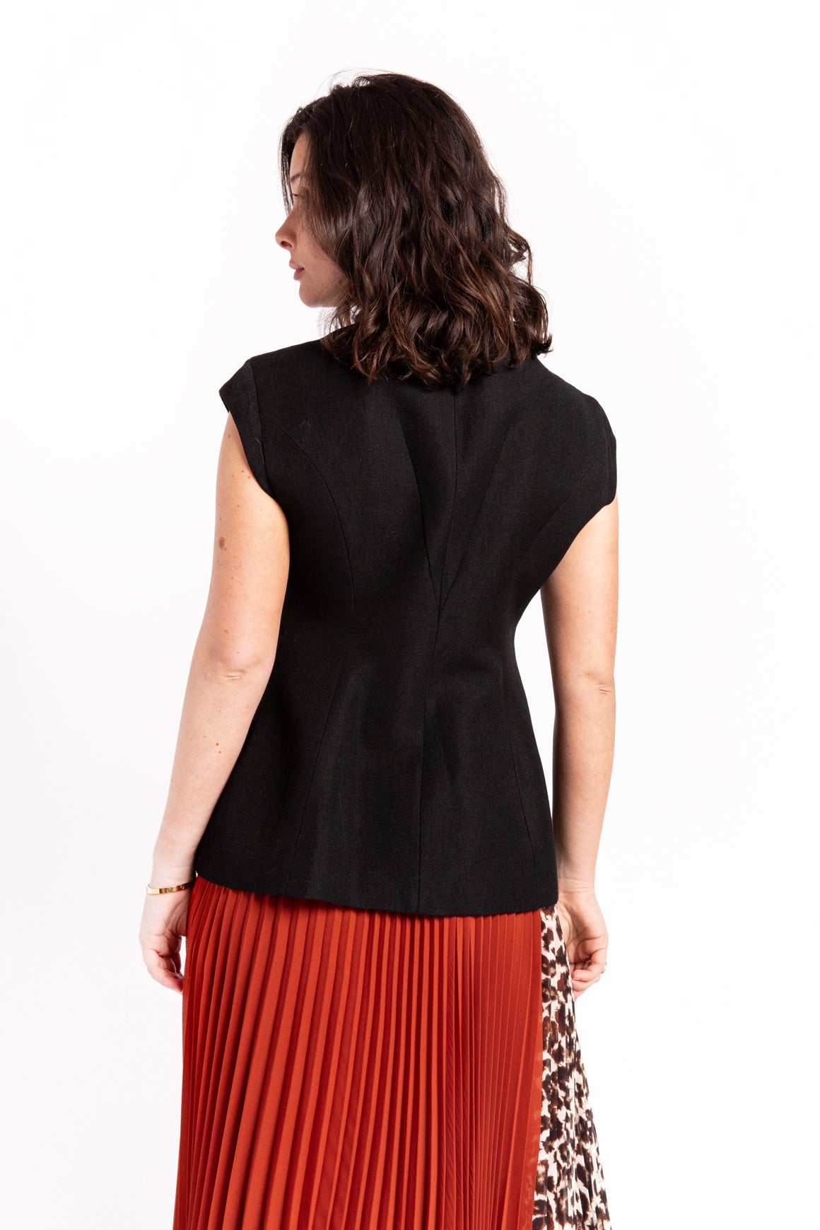 AKIRANAKA Black Cap Sleeve Vest