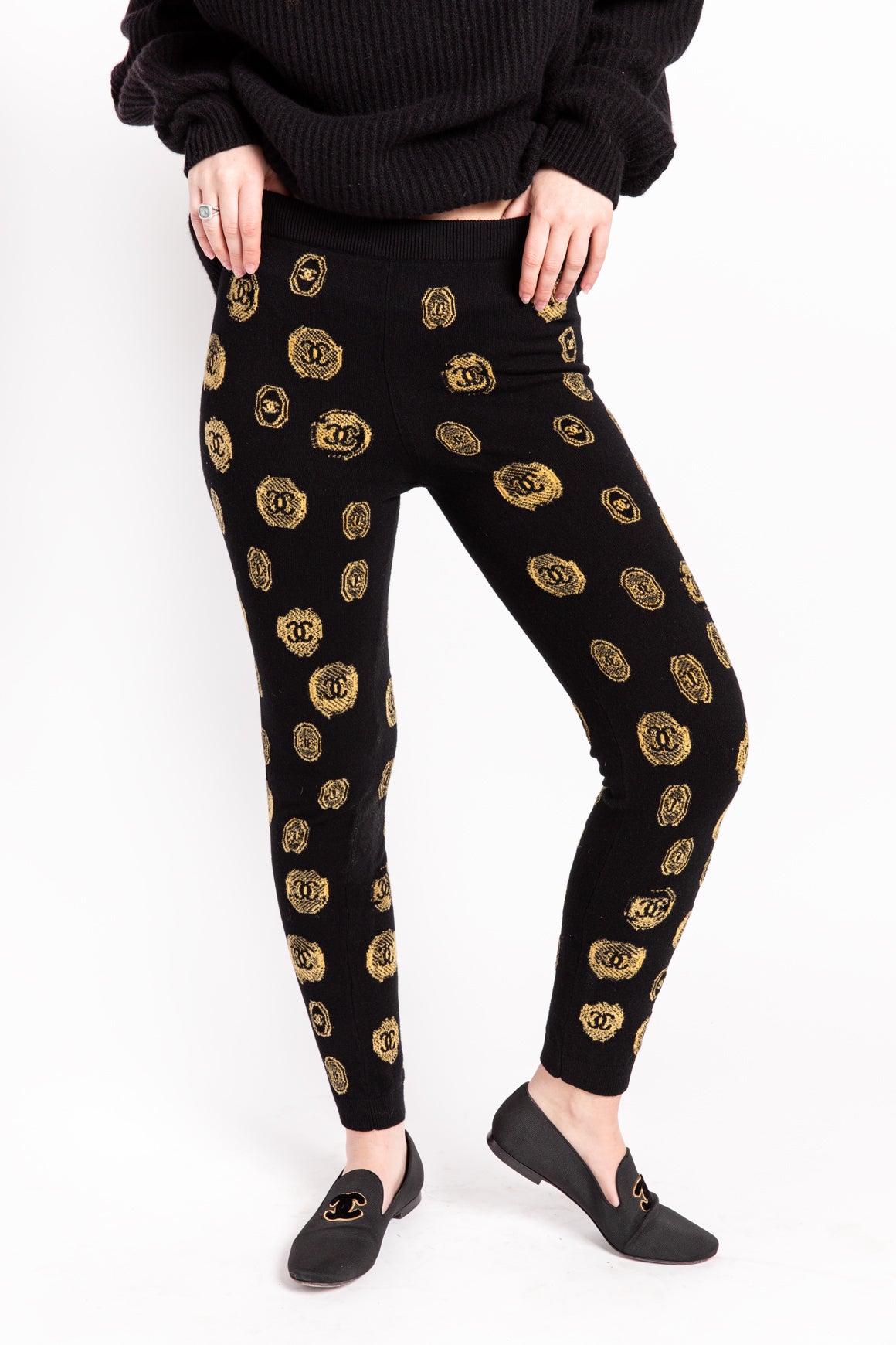 CHANEL Black 
Gold Knit Leggings