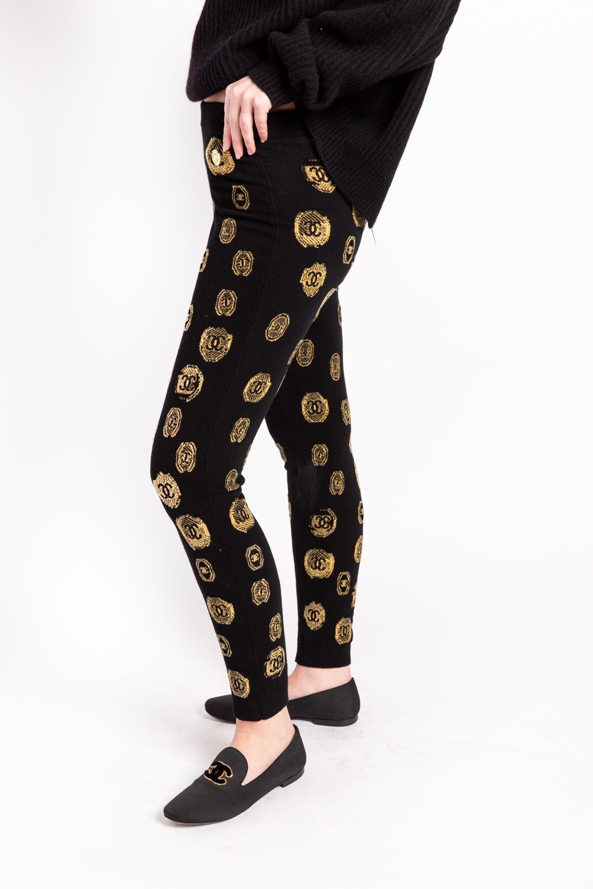 CHANEL Black 
Gold Knit Leggings