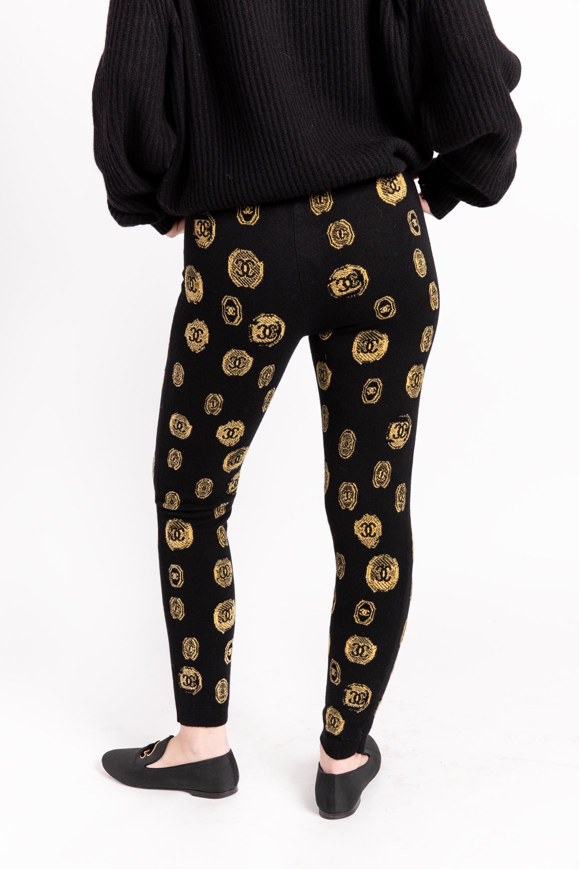 CHANEL Black 
Gold Knit Leggings