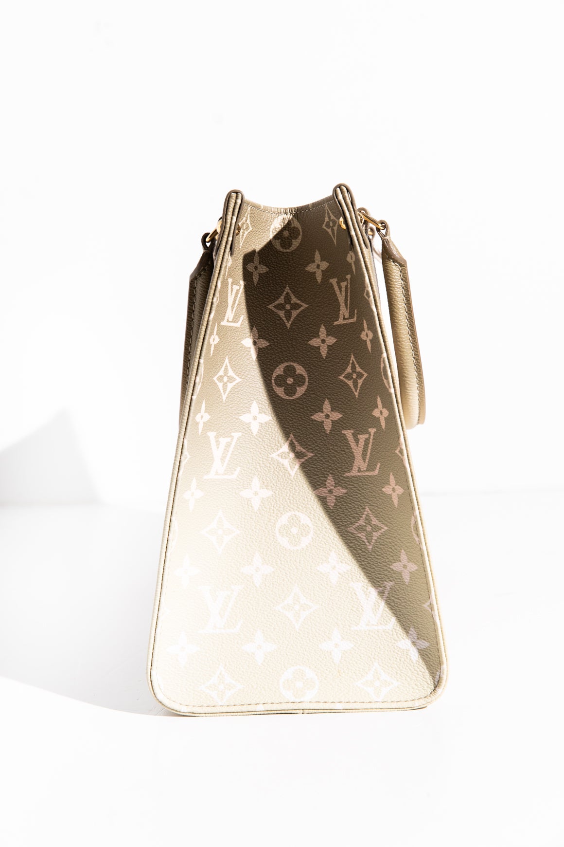 LOUIS VUITTON On the Go Ivory to Green Gradient Tote