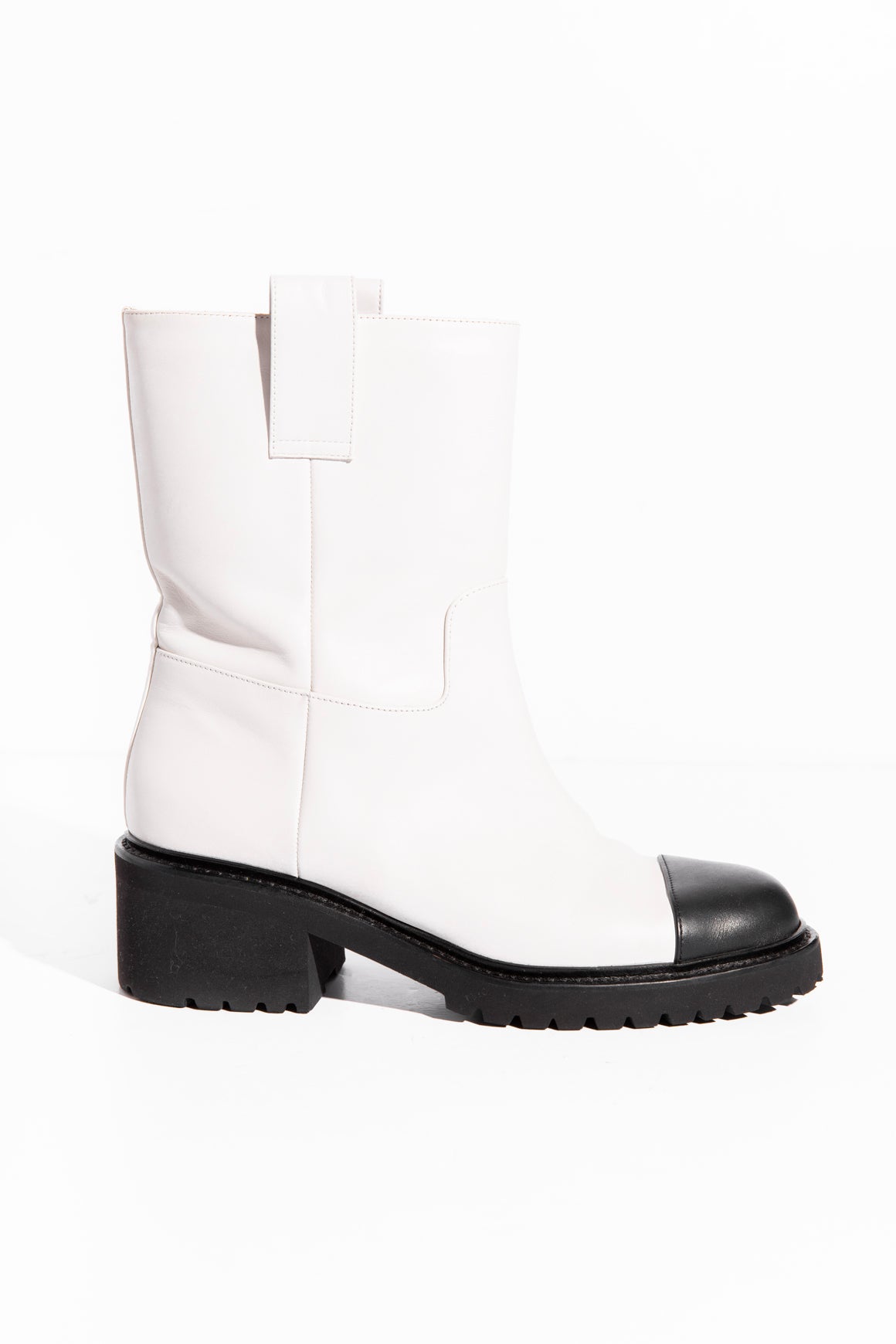 CHANEL White & Black Boots (Sz. 38))