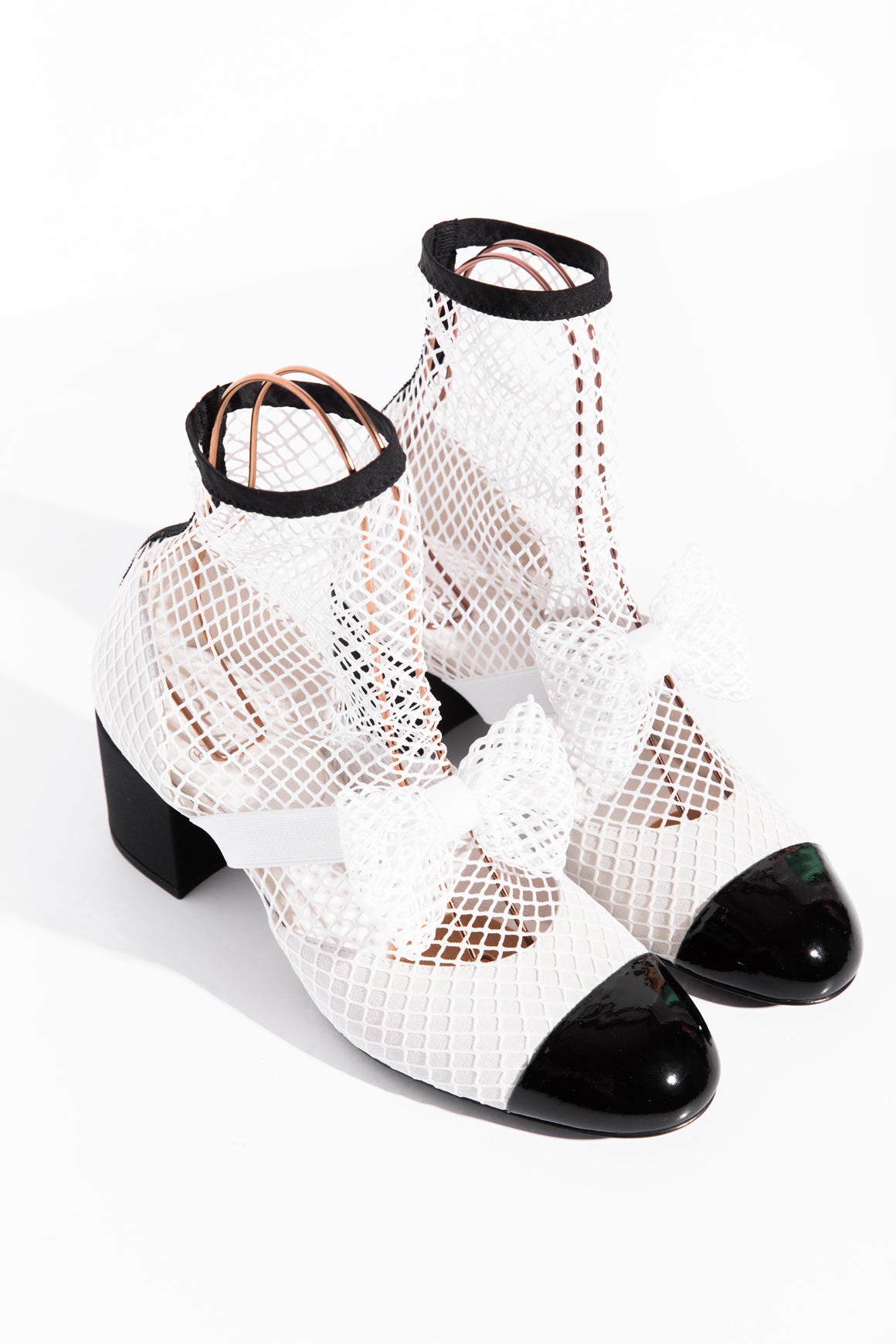 CHANEL White & Black "Resille 90mm" Mary Janes (Sz. 41)