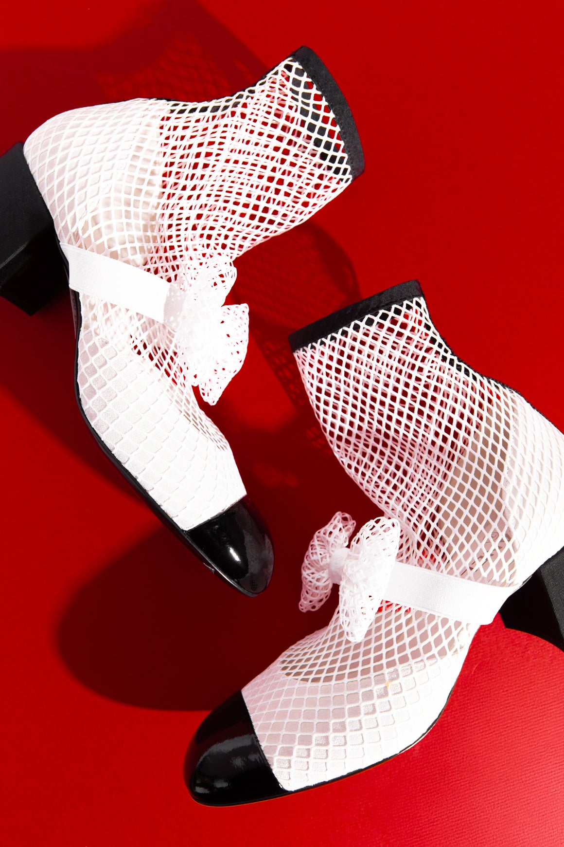 CHANEL White & Black "Resille 90mm" Mary Janes (Sz. 41)