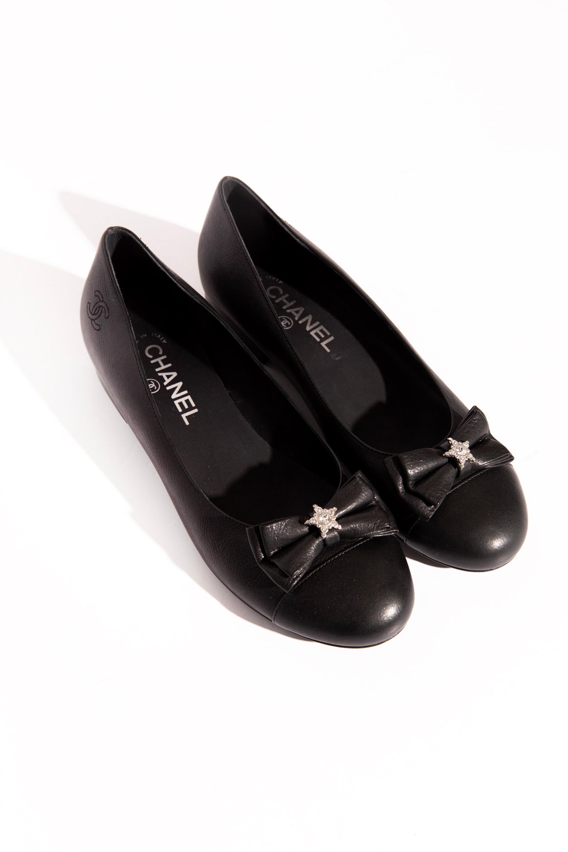 CHANEL Black Crystal Bow Detail Ballet Flats (Sz. 38.5)