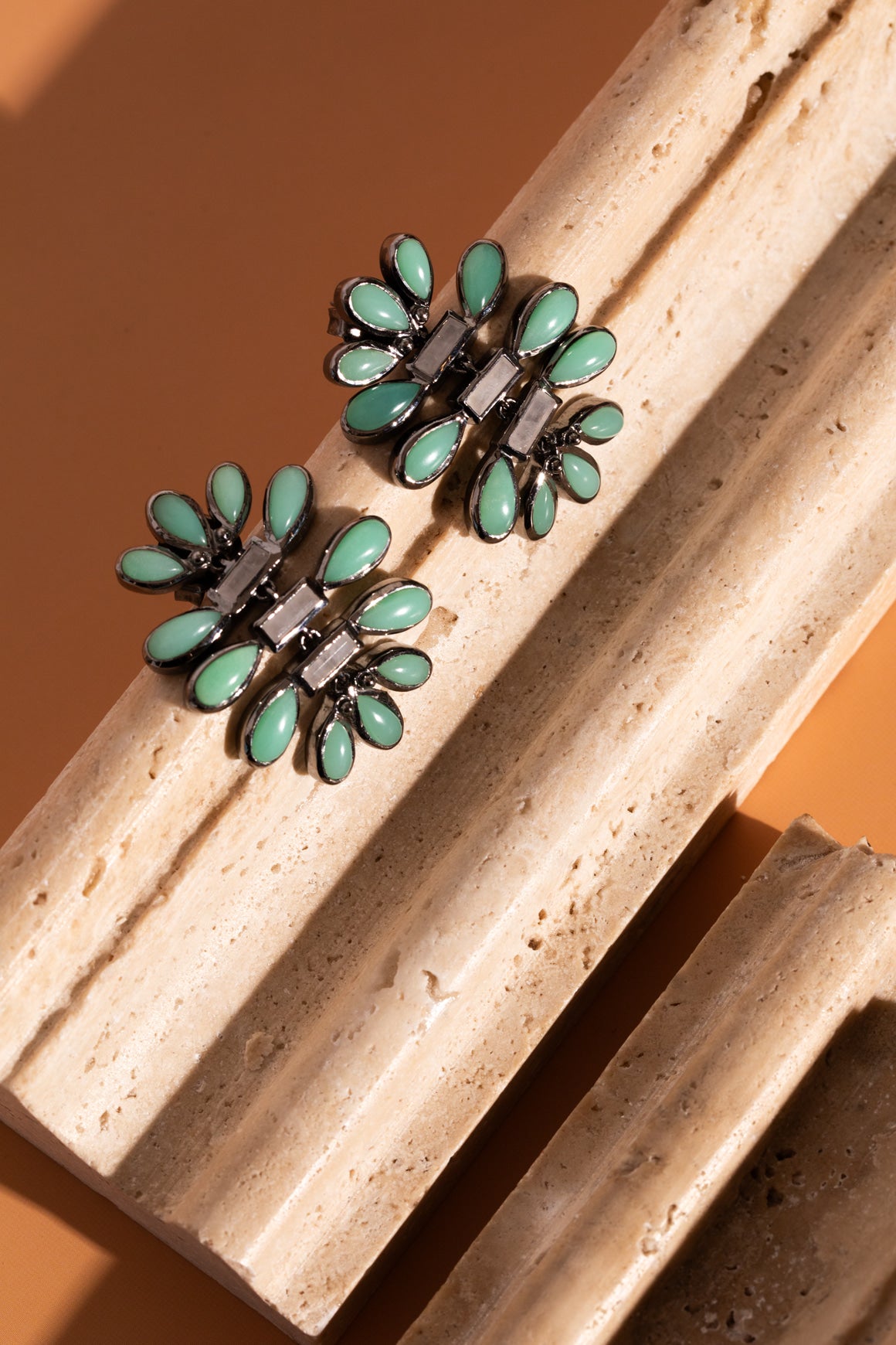 NAKARD Tamago Earrings - Pyrite & Chrysoprase